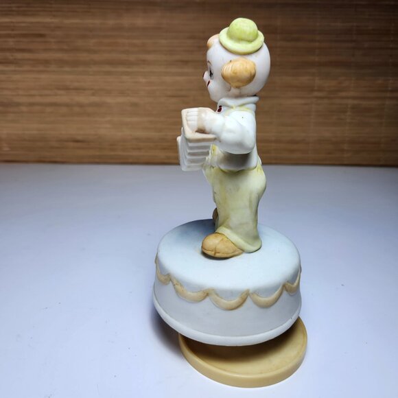 Vintage Clown Music Box with Accordion Ceramic Rotating Plays send in th… - Picture 6 of 7